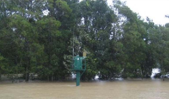 Yandina Creek levels rising as floods hit the region (2007) Photo ABC News Online
